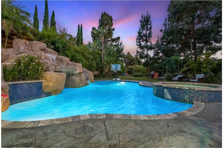 Family+ Kids Resort Paradise! BEACH, POOL, TOYS!