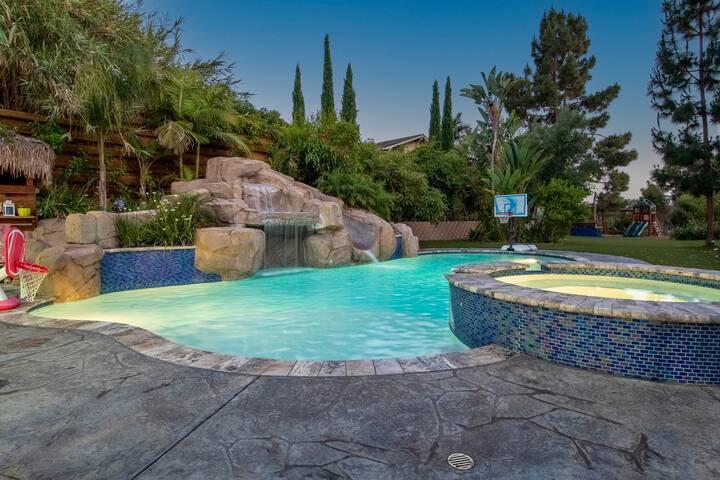 Family+ Kids Resort Paradise! BEACH, POOL, TOYS! gallery image 4