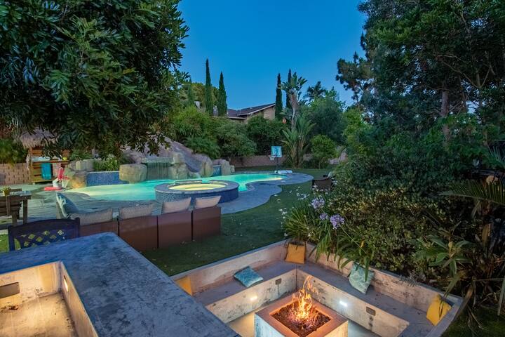 Family+ Kids Resort Paradise! BEACH, POOL, TOYS! gallery image 2