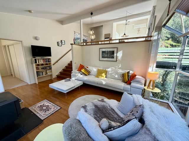 Sassafras Treehouse gallery image 3