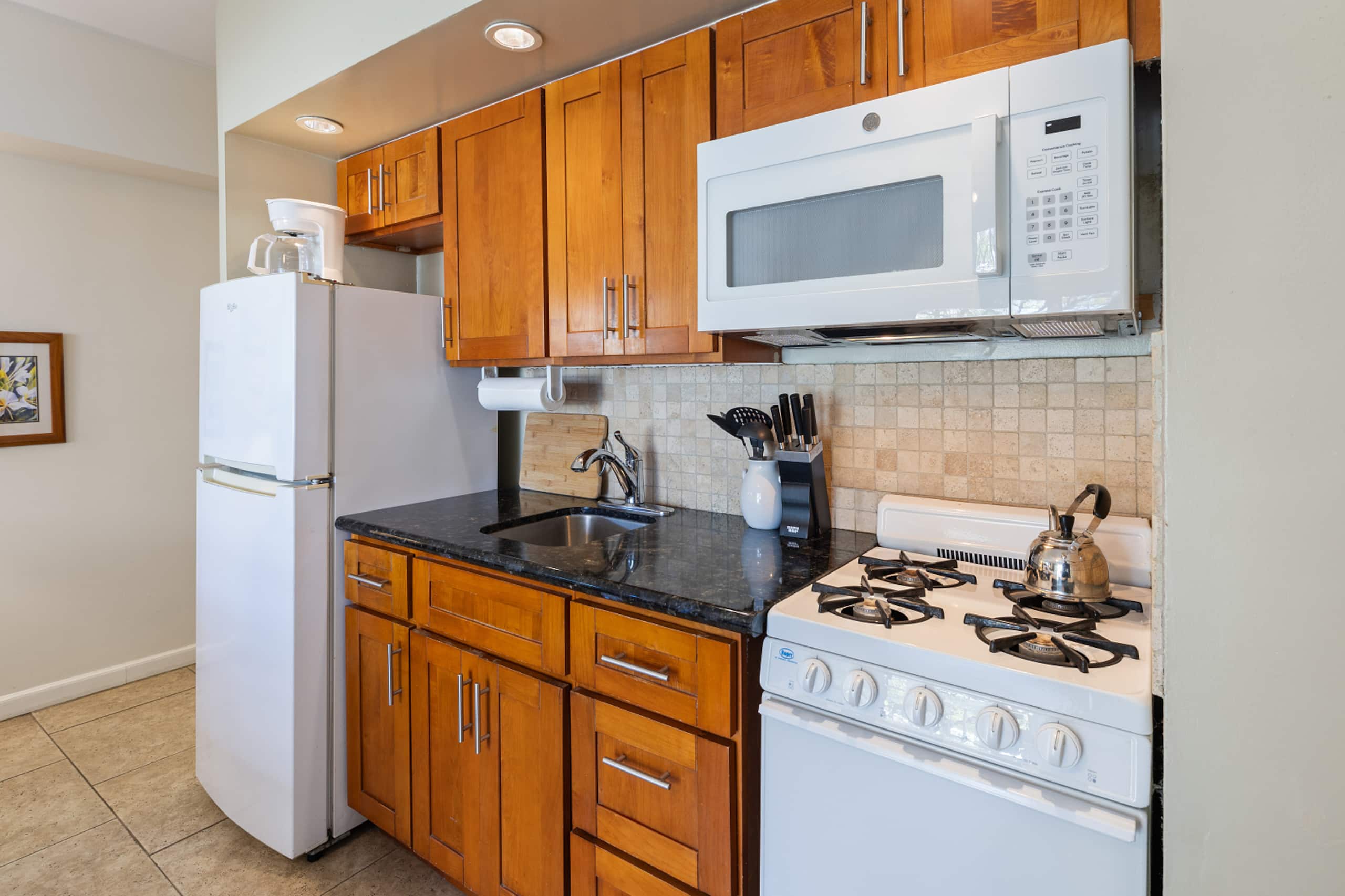 Condo in Honolulu · ★4.83 · Studio · 1 bed · 1 bath - Image 6