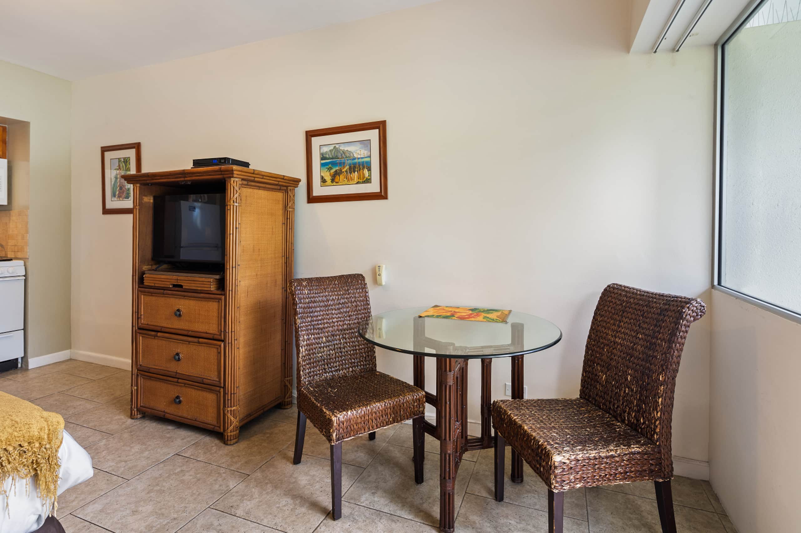 Condo in Honolulu · ★4.83 · Studio · 1 bed · 1 bath - Image 4