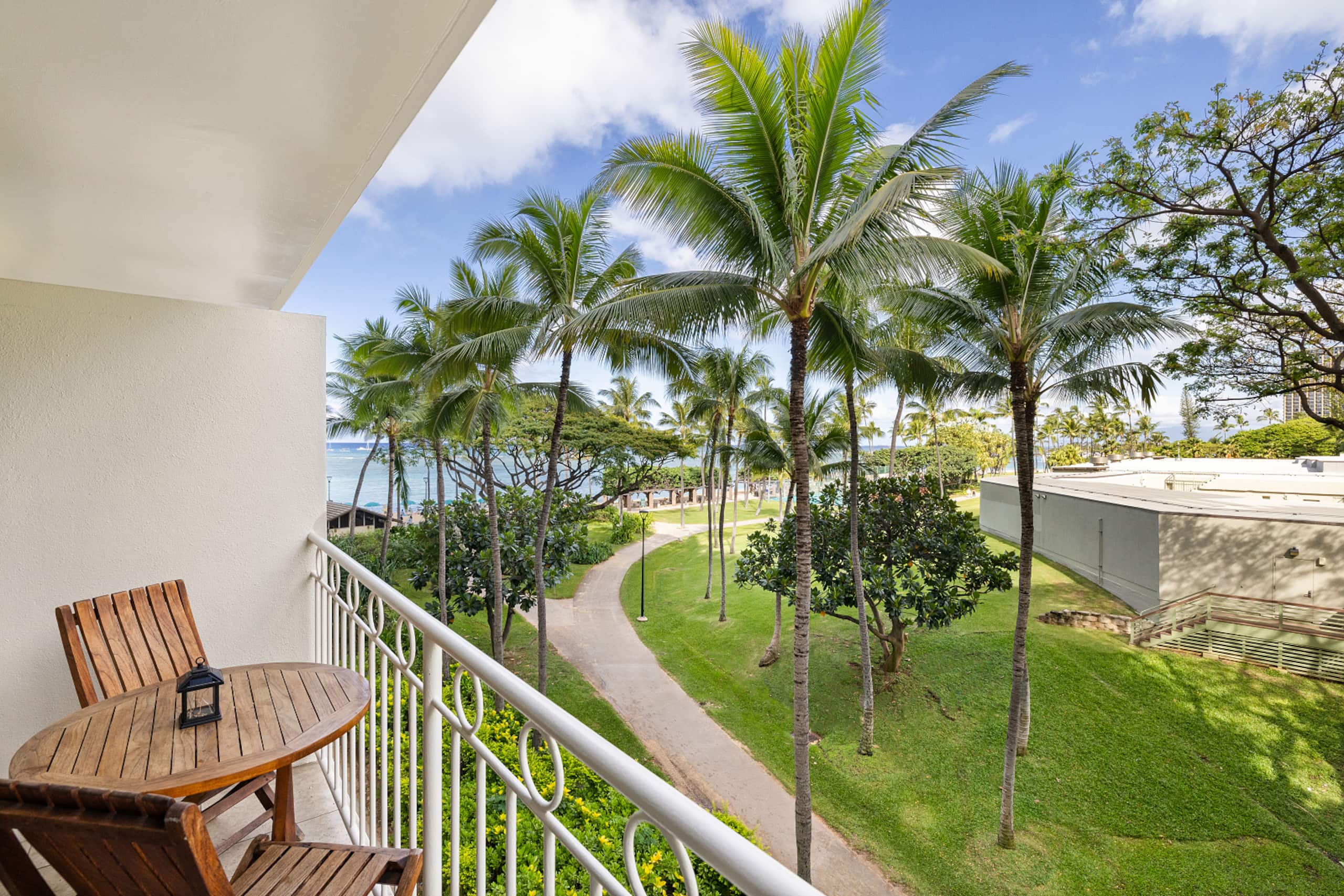 Condo in Honolulu · ★4.83 · Studio · 1 bed · 1 bath - Image 12