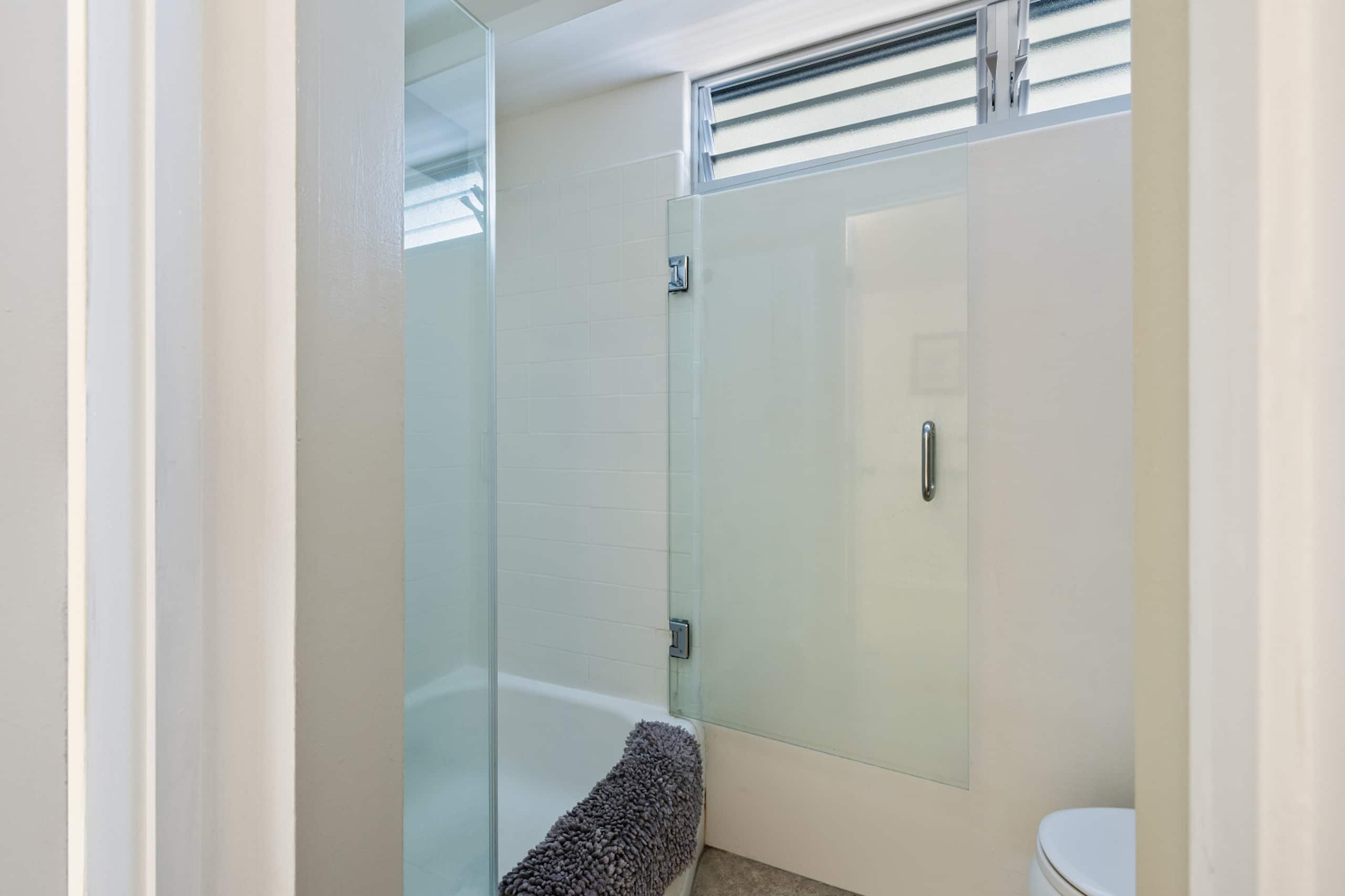 Condo in Honolulu · ★4.83 · Studio · 1 bed · 1 bath - Image 11