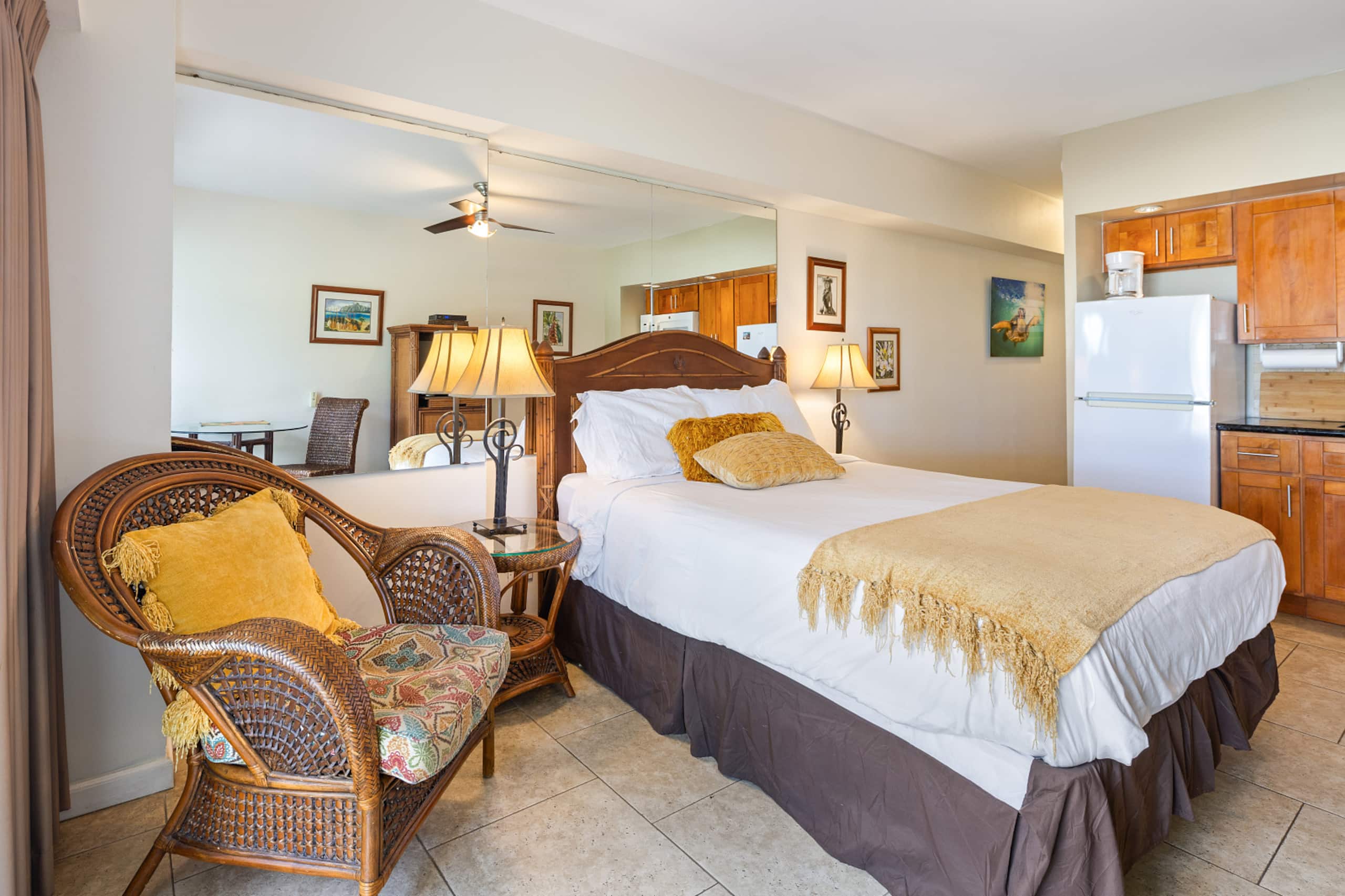 Condo in Honolulu · ★4.83 · Studio · 1 bed · 1 bath - Image 3