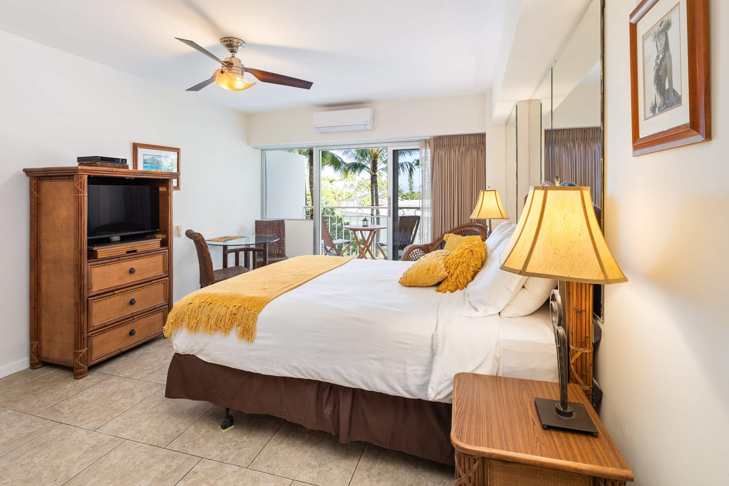 Condo in Honolulu · ★4.83 · Studio · 1 bed · 1 bath - Image 1