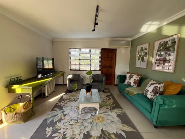 2 Bedroom Apartment close to R44 gallery image 5