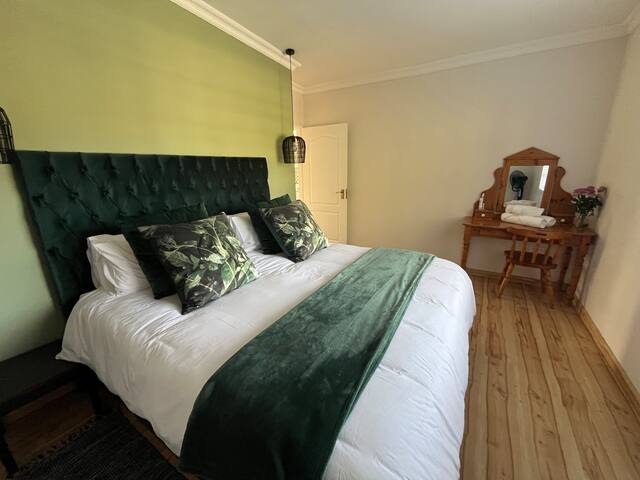 2 Bedroom Apartment close to R44 gallery image 2