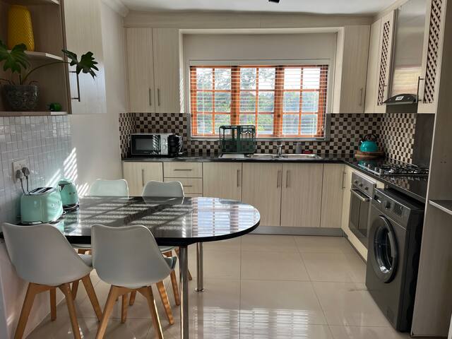 2 Bedroom Apartment close to R44 gallery image 3