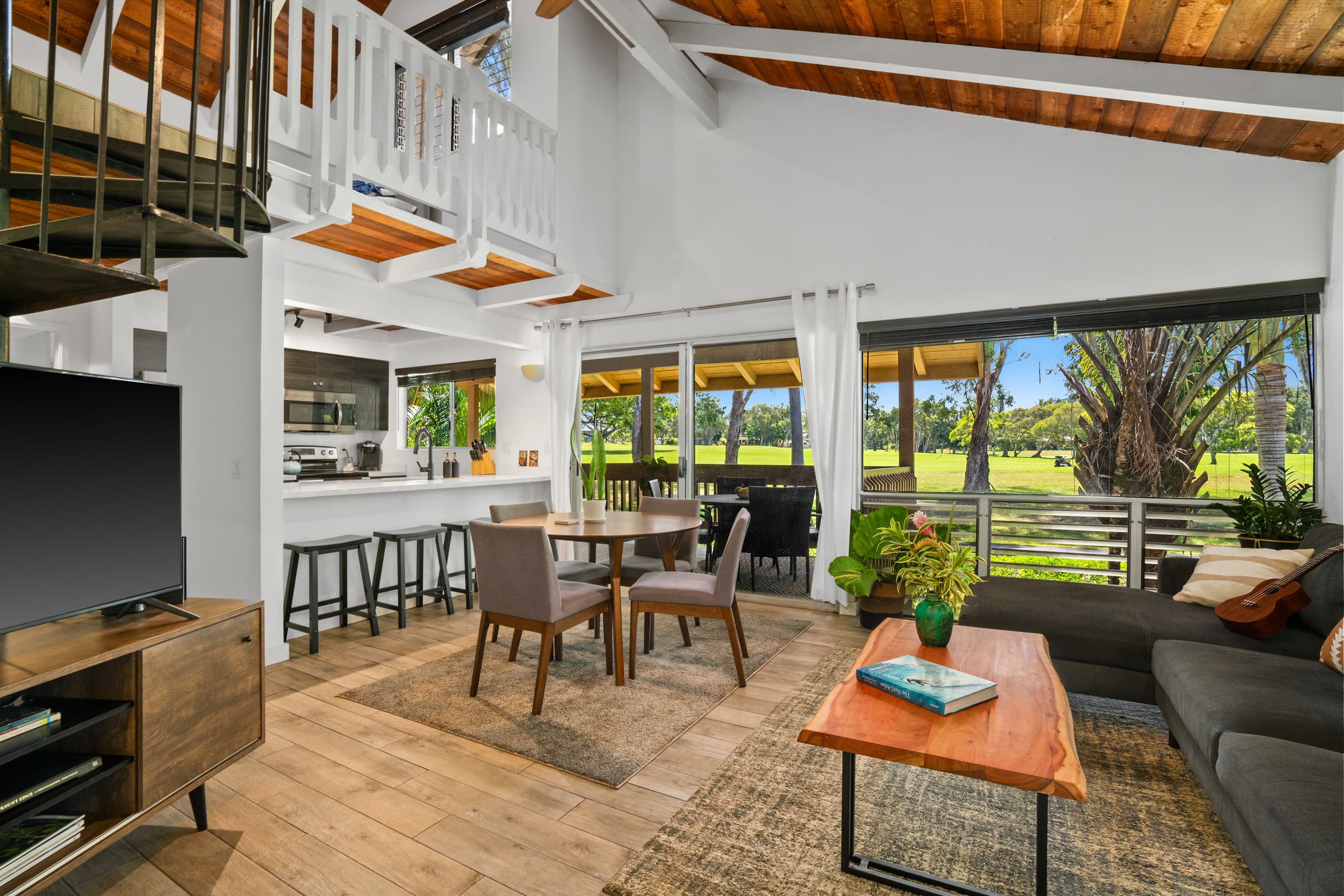 Bright & Airy Home: Waterfall View, Pool & AC - Image 14