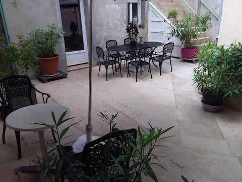 At Terminus 11 people 180 m 
air-conditioned