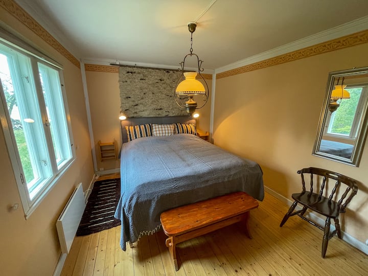 寝室1 ：キングサイズベッド180 x 200。 