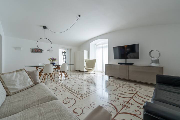 Modern apartment with sea view gallery image 2