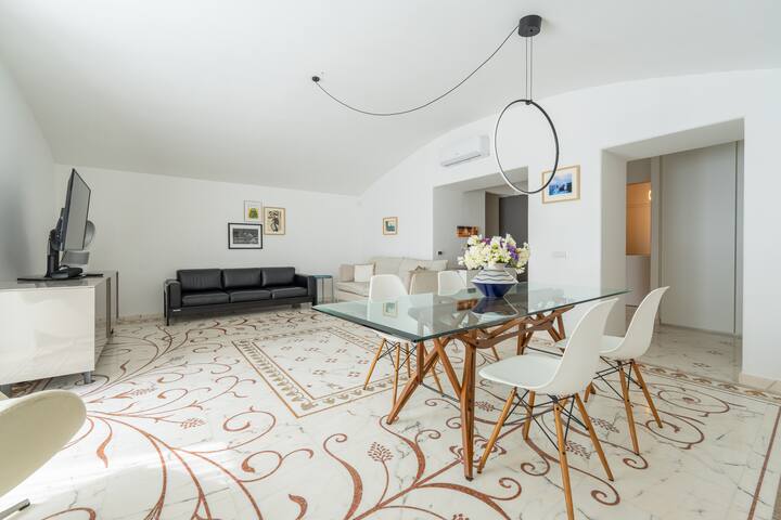 Modern apartment with sea view gallery image 3