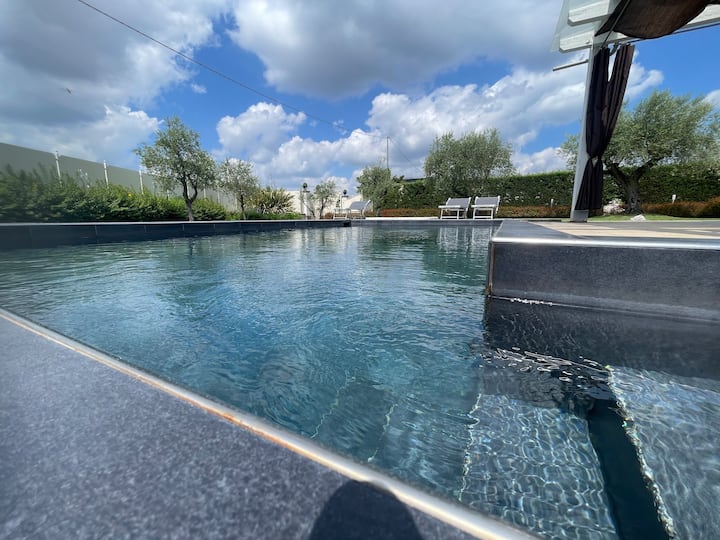 "Perla Nera" Exclusive Black Pool & Jacuzzi