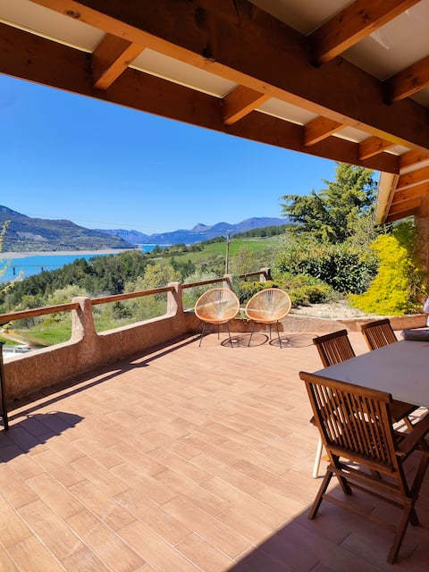 Le Panoramique spacious T4 large terrace lake view