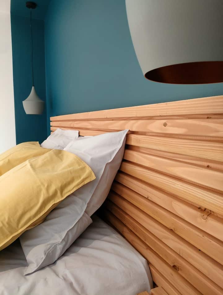 Cómoda cama de 160 con vistas al lago de Serre Ponçon 