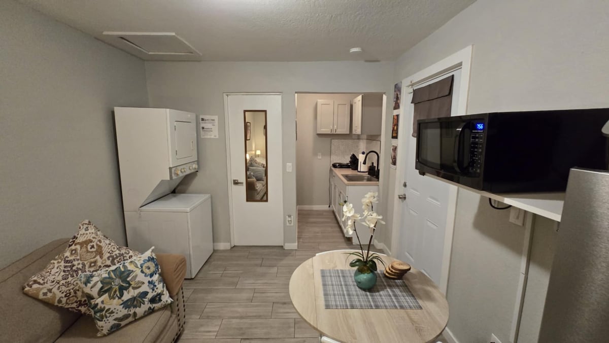 Top performing Airbnb: Al's Guesthouse at Peoria in Peoria