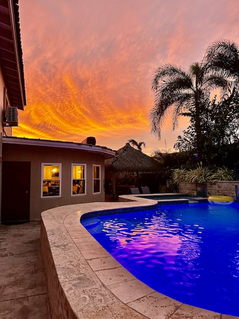 5 Star Villa-Private Salt Water Pool-Walk to Beach