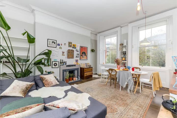 Live like a bank director in old city monument