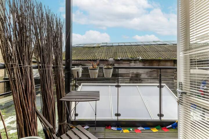 Live like a bank director in old city monument gallery image 3