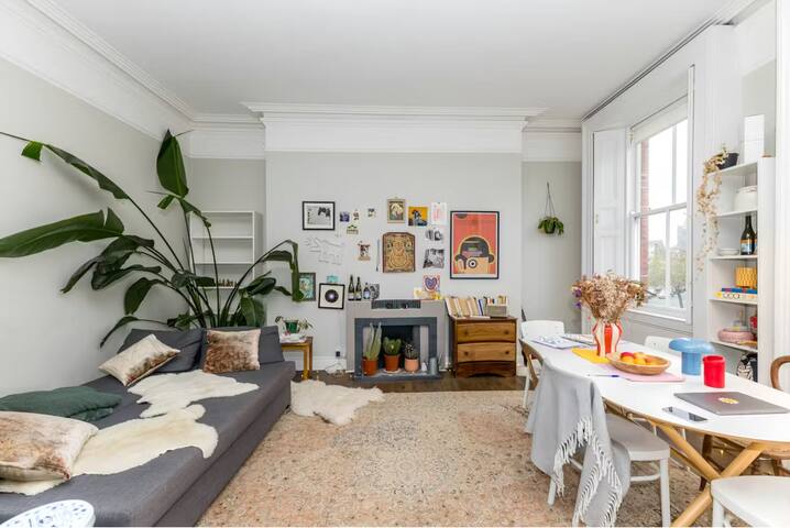 Live like a bank director in old city monument gallery image 2