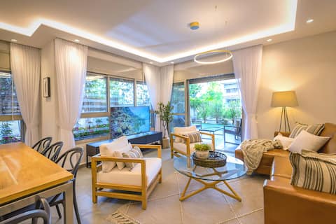Luxury 3BR Garden Oasis | Jacuzzi, Mamad, Kosher