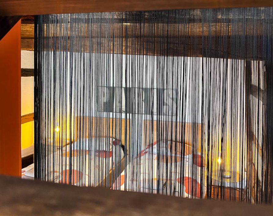 Отворете ја спалната соба под скалите