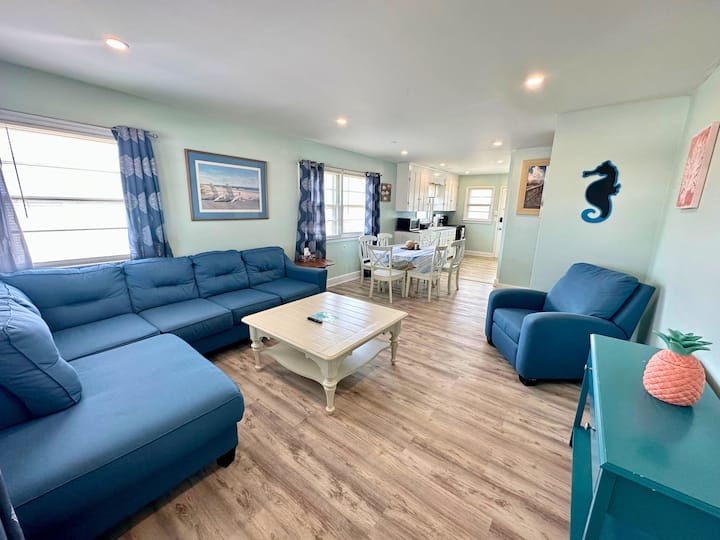 Sleeps 28. 8bdr/4ba/4 Kitchens. Beach House - Ocean City, MD