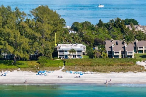 Beach View Condo-Quiet & Secluded  Private Beach