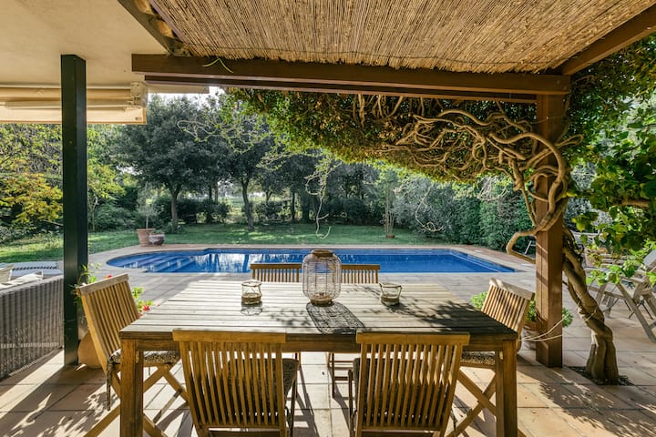 Relax In Perfect Tranquility - Banyoles