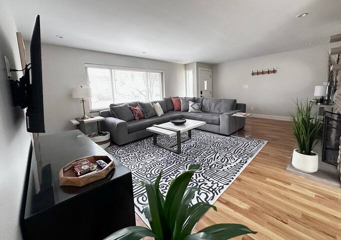 The Bexley Abode: Modern + Cozy gallery image 5