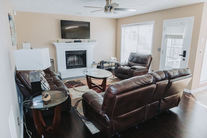 Our Suwanee Home 3br With A Spacious Master Bed - Lawrenceville, GA