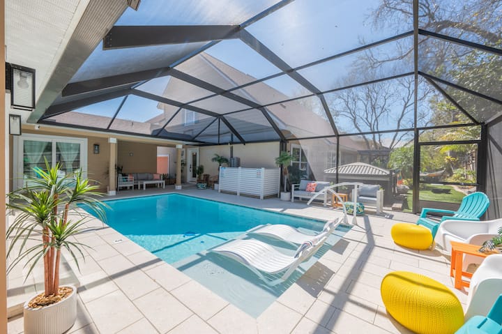 Sleeps 20 • Walk to Beach & River • Pool + Spa
