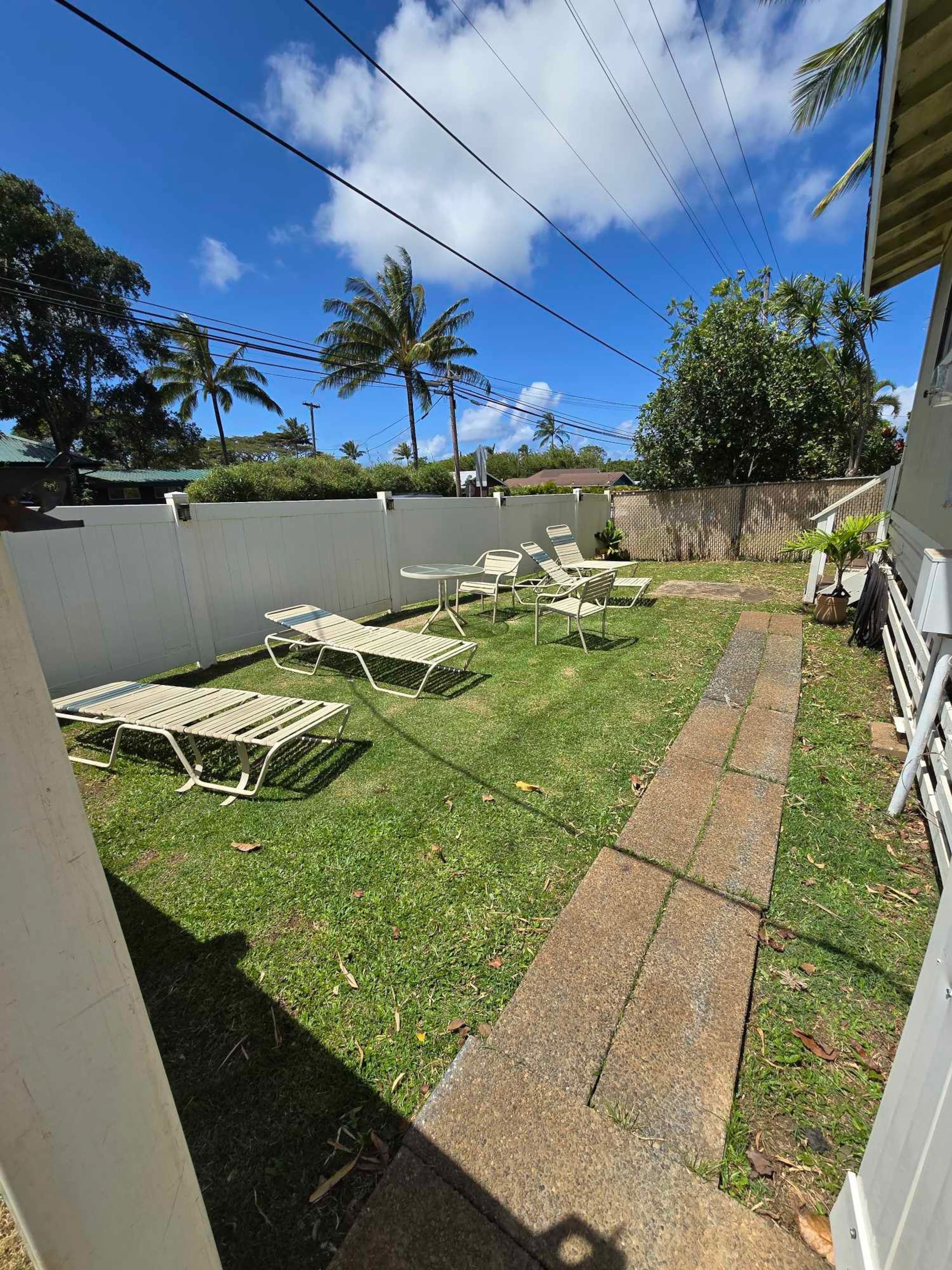 Hawaiian owned Cozy Room - Photo 19