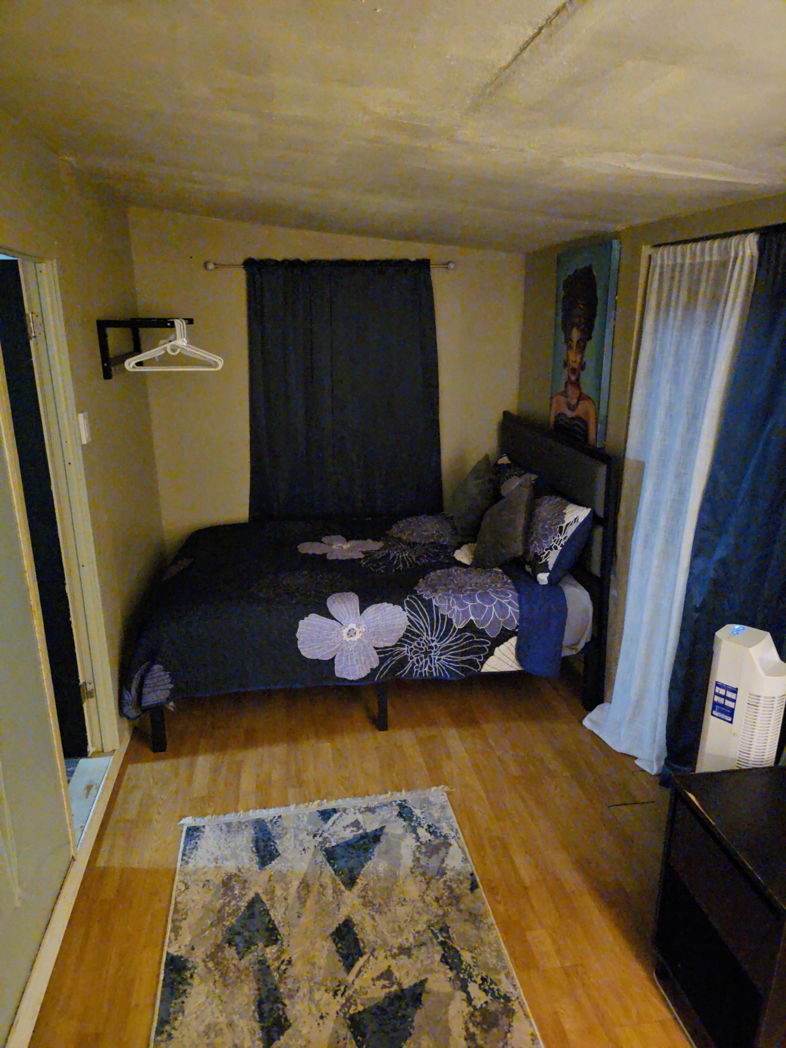 Hawaiian owned Cozy Room - Photo 10