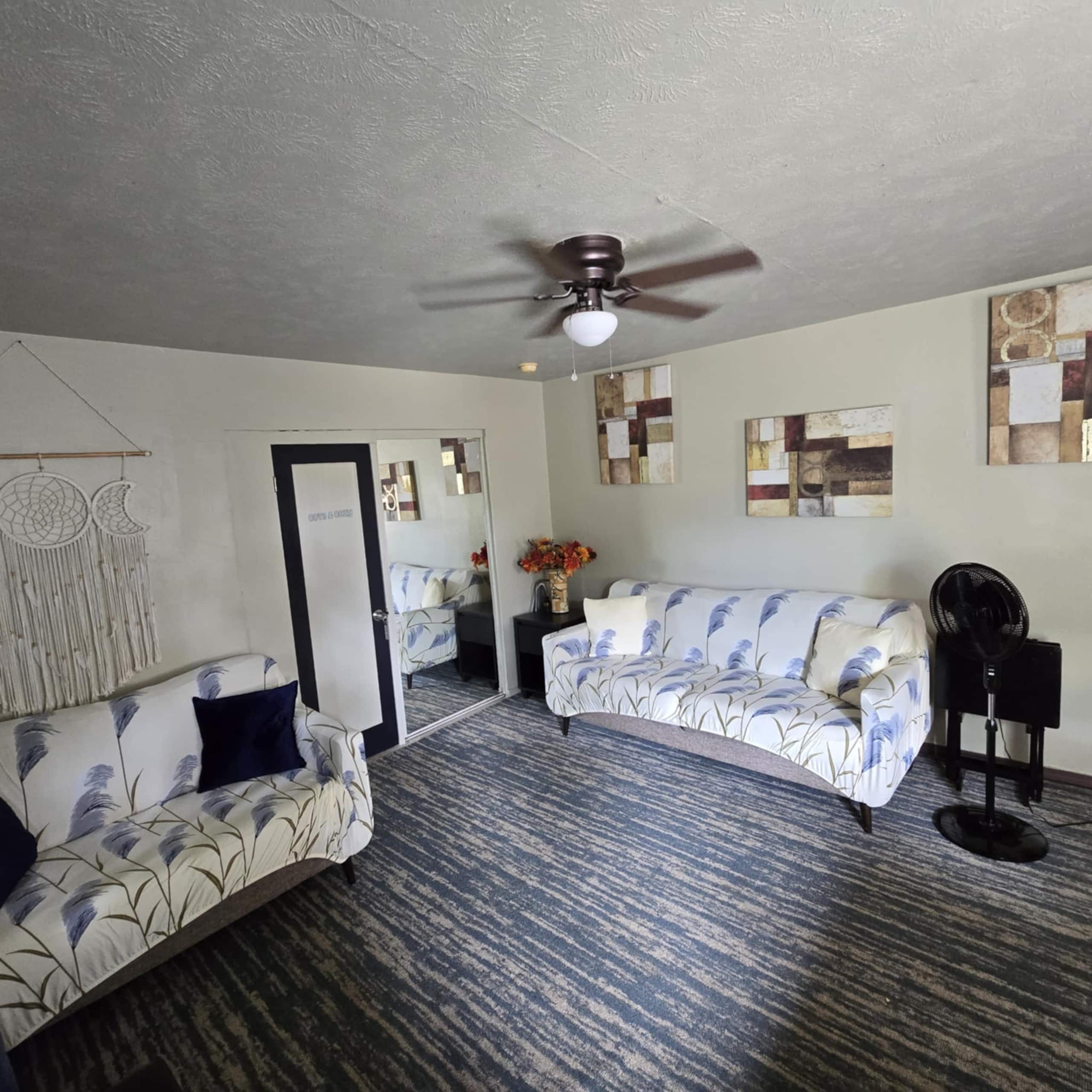 Hawaiian owned Cozy Room - Photo 5