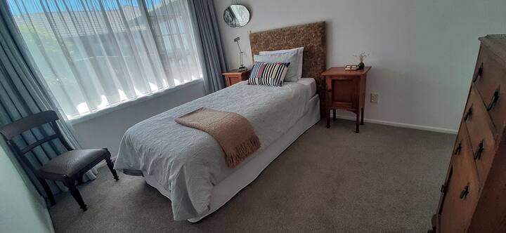 Dhomë gjumi teke "King" shumë e rehatshme dhe e qetë