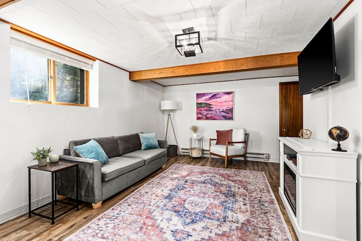 With its playful décor and warm atmosphere, the basement family room is the ideal spot to unwind after a day of adventure!