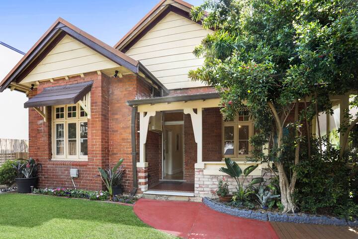 Bondi Retreat – House just moments to the Beach gallery image 2