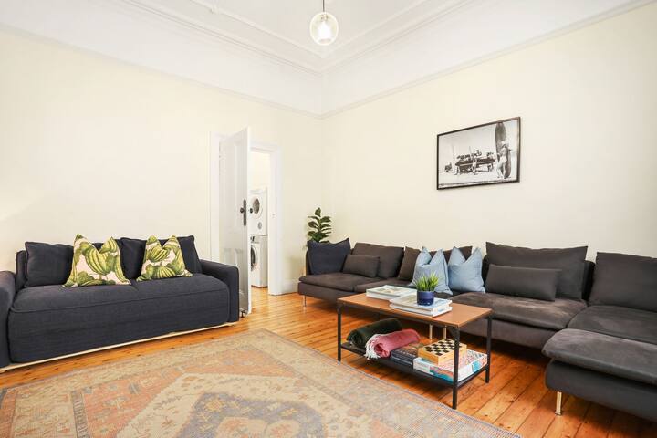 Bondi Retreat – House just moments to the Beach gallery image 4