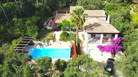 Quiet villa near Hyères heated pool