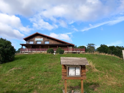 Large cottage at 900 m alt. Beautiful setting, La Bresse