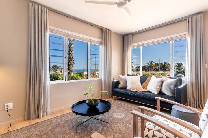 Modern Camps Bay Beachfront Apartment gallery image 2