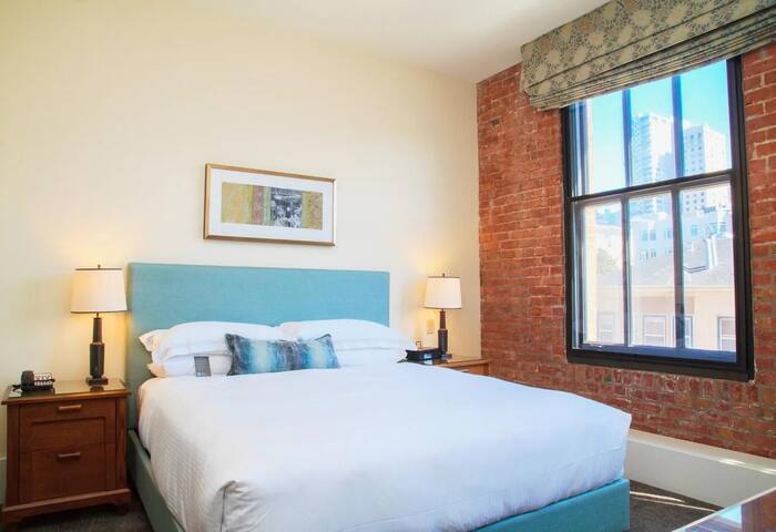Two Bedroom Condo Residence- 2 Free Valet Spots gallery image 2