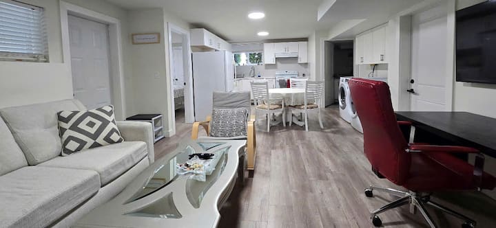 Myhome, Cozy And Spacious 2 Bedroom Basement Suite - Surrey, BC