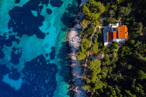 Top performing Airbnb: Newly Renovated Robinson House in Pupnat