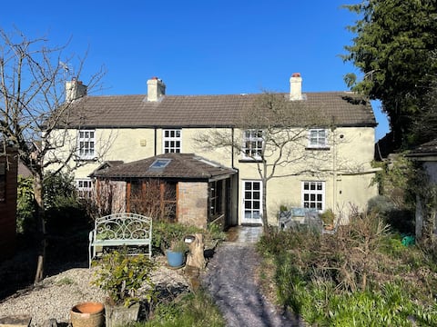 Chepstow Cottage • 3BR • Spacious, Cosy, Charming