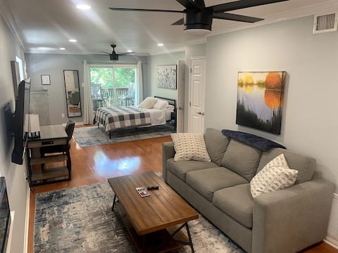 Popular Airbnb listing: Travis Heights Oasis! in South River City
