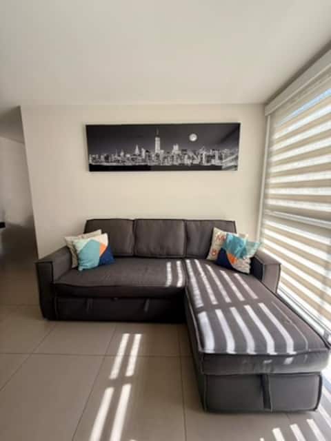 Popular Airbnb listing: Comfortable, safe and centrally located. in San Rafael